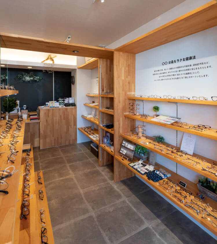 めがね屋四季の入口ドア